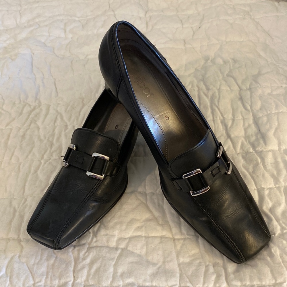 Womens European Black Buckle Pumps size 5/7.5 in VGUC